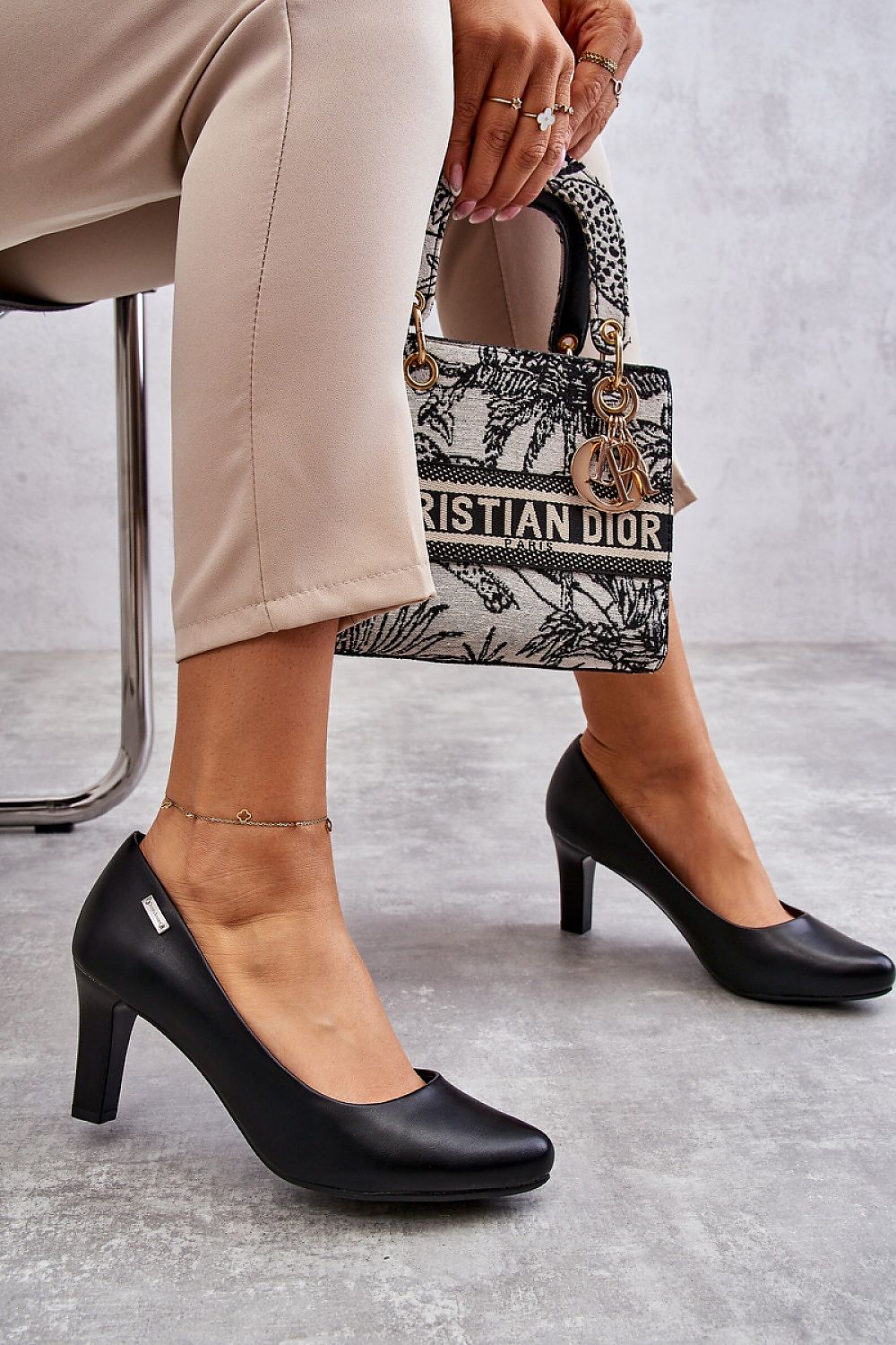 Sergio Leone Classic Pumps til dame til dame fra MS StyleHaven, laget av Viskose; polyester; Polyamid, farge Svart, størrelse 37, med long ermer, perfekt til dress; casual