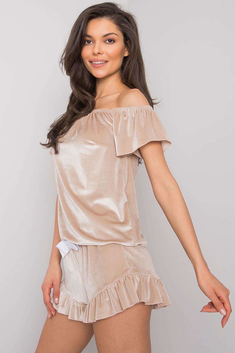 Pyjamas Rue Paris til dame fra MS StyleHaven, laget av Viskose, farge beige, størrelse S/M, med long ermer, perfekt til casual; dress