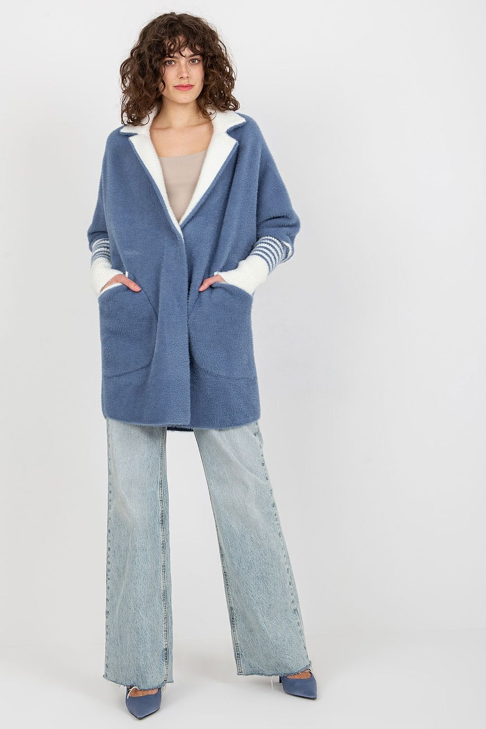 Oppdag vårt utvalg av stilfulle Blå Frakk MBM til dame i ulike størrelser og kvalitetsmaterialer - perfekte til jobb, fritid og alle dager. Rask levering og gode priser hos MS Stylehaven. se mer!