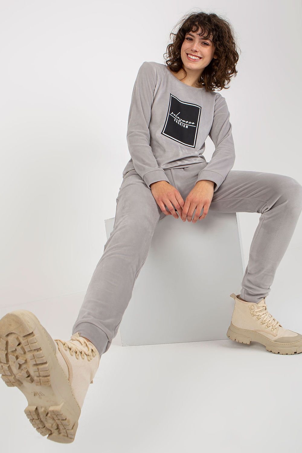 Sett - Relevance til dame fra MS StyleHaven, laget av Viskose; Elastan-1, farge Brun, størrelse S/M, med short ermer, perfekt til casual; dress