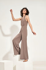 Jumpsuit Nife til dame fra MS StyleHaven, laget av polyester, farge Brun, størrelse 40, med sleeveless ermer, perfekt til casual; dress