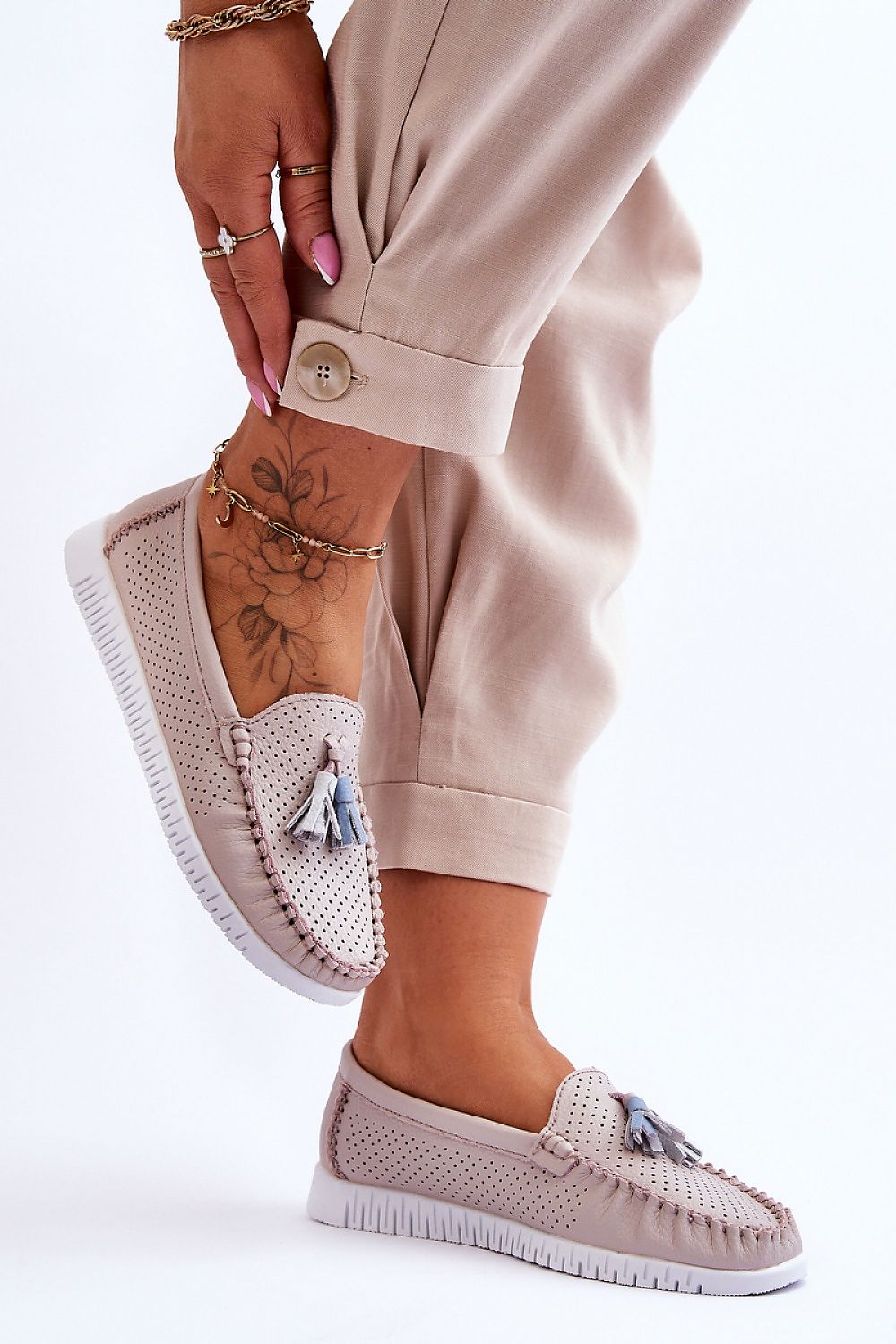 Mocassin Step in Style til dame fra MS StyleHaven, laget av polyester, farge Hvit, størrelse 41, med long ermer, perfekt til casual; dress