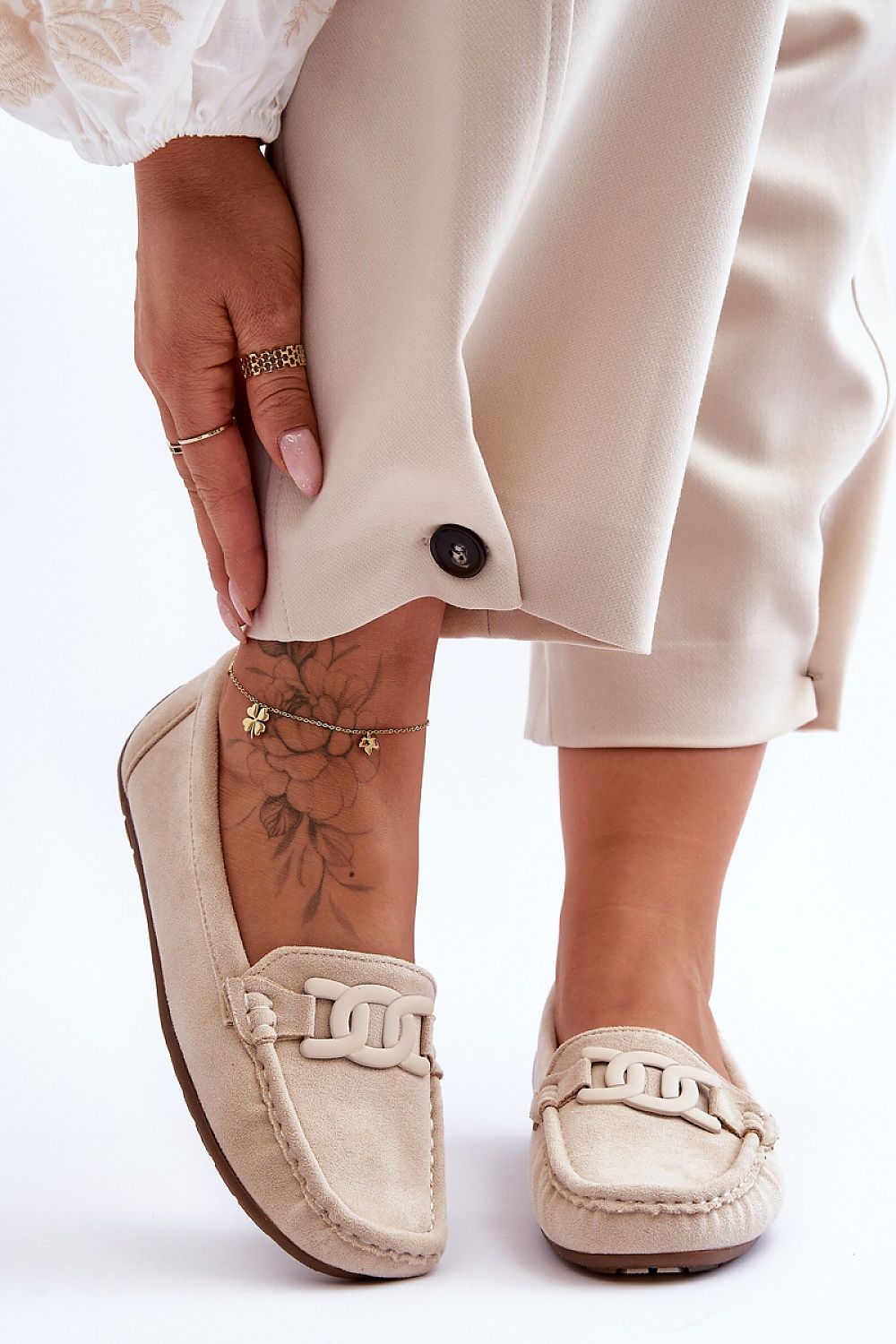 Mocassin Step in Style til dame fra MS StyleHaven, laget av polyester, med detaljer i suede; faux-leather, farge beige, størrelse 36, med long ermer, hælhøyde flat, skostørrelse 36; 37; 38; 39; 40; 41, perfekt til casual; dress