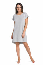 Teyli Nightshirt – Klassisk Eleganse i Svart til dame fra MS StyleHaven, laget av Elastan; Viskose, farge Grå, størrelse XS, med cap; short ermer, chemise stil, perfekt til casual; dress