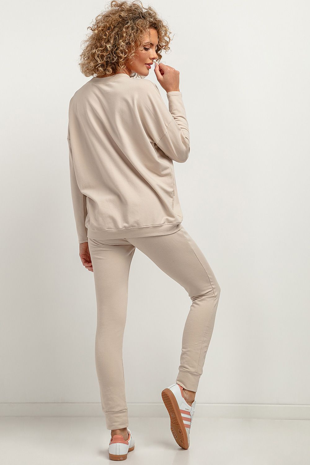 Oppdag vårt utvalg av stilfulle Beige Genser Tessita til dame i ulike størrelser og kvalitetsmaterialer – perfekte til jobb; fritid og alle dager. Rask levering og gode priser hos MS Stylehaven. se mer!