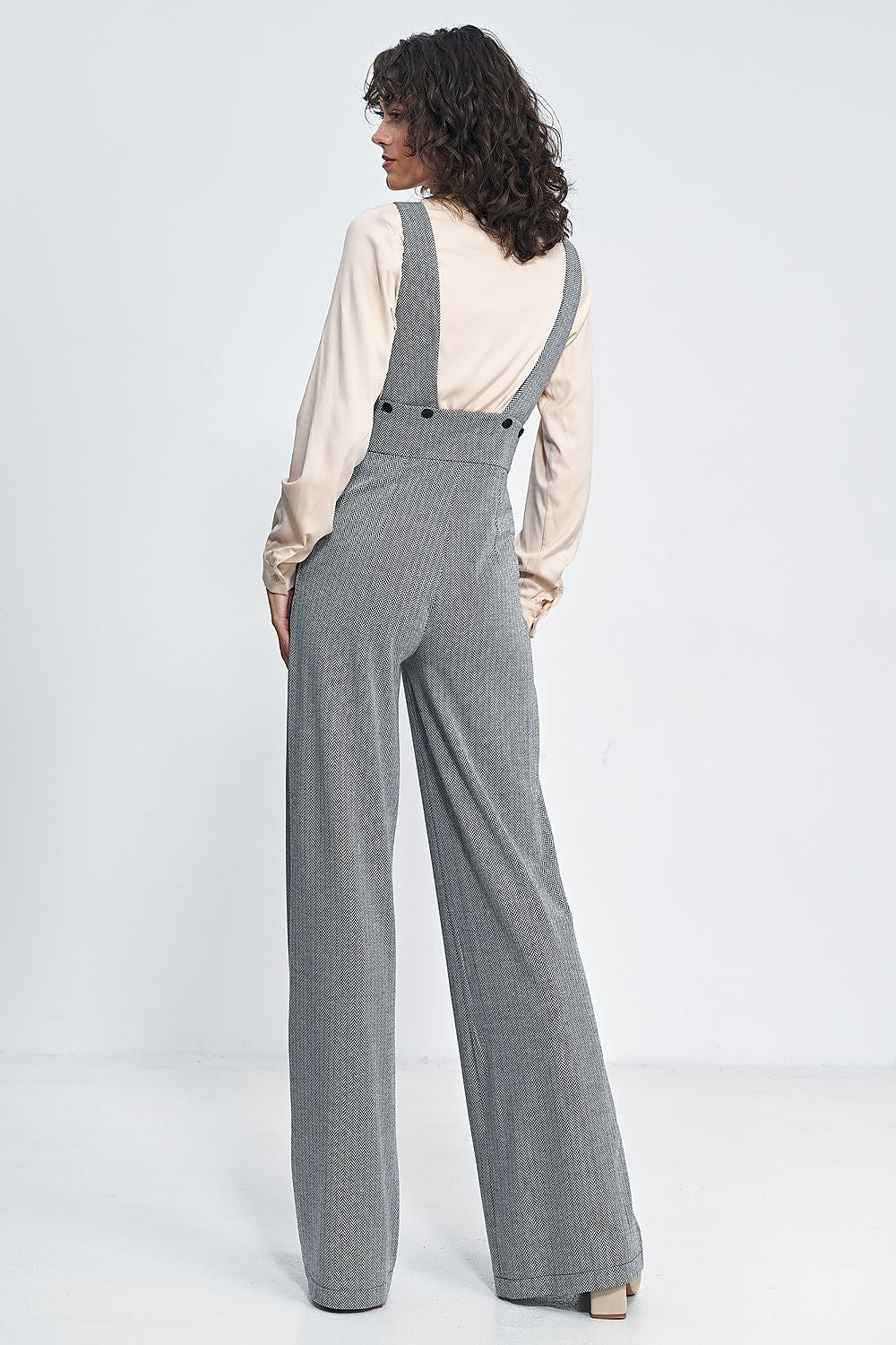 Jumpsuit Nife til dame fra MS StyleHaven, laget av polyester; Viskose, farge Svart, størrelse 36, med sleeveless ermer, perfekt til casual; dress
