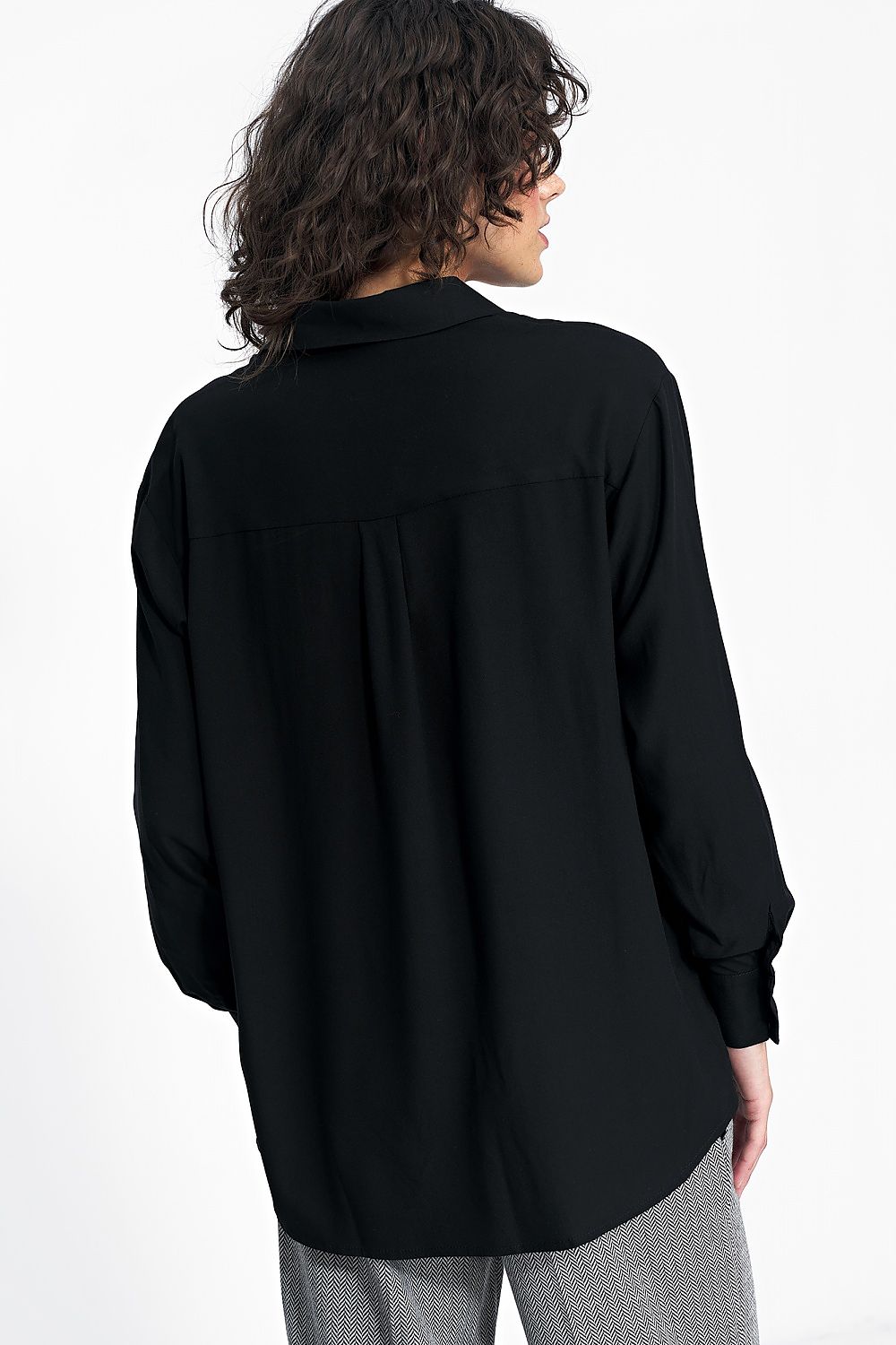 Langermet skjorte Nife til dame fra MS StyleHaven, laget av Viskose, farge Svart, størrelse 40, med long ermer, perfekt til casual; dress