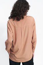 Langermet skjorte Nife til dame fra MS StyleHaven, laget av Viskose, farge Brun, størrelse 40, med long ermer, perfekt til casual; dress