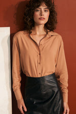 Langermet skjorte Nife til dame fra MS StyleHaven, laget av Viskose, farge Brun, størrelse 42, med long ermer, perfekt til casual; dress