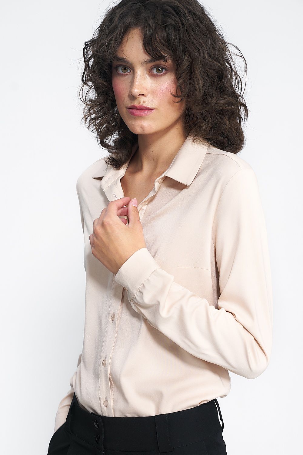 Langermet skjorte Nife til dame fra MS StyleHaven, laget av Viskose, farge beige, størrelse 34, med long ermer, perfekt til casual; dress