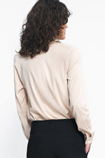 Langermet skjorte Nife til dame fra MS StyleHaven, laget av Viskose, farge beige, størrelse 36, med long ermer, perfekt til casual; dress