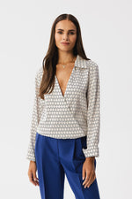 Bluse Stylove til dame fra MS StyleHaven, laget av polyester, farge Brun, størrelse L, med long ermer, perfekt til dress