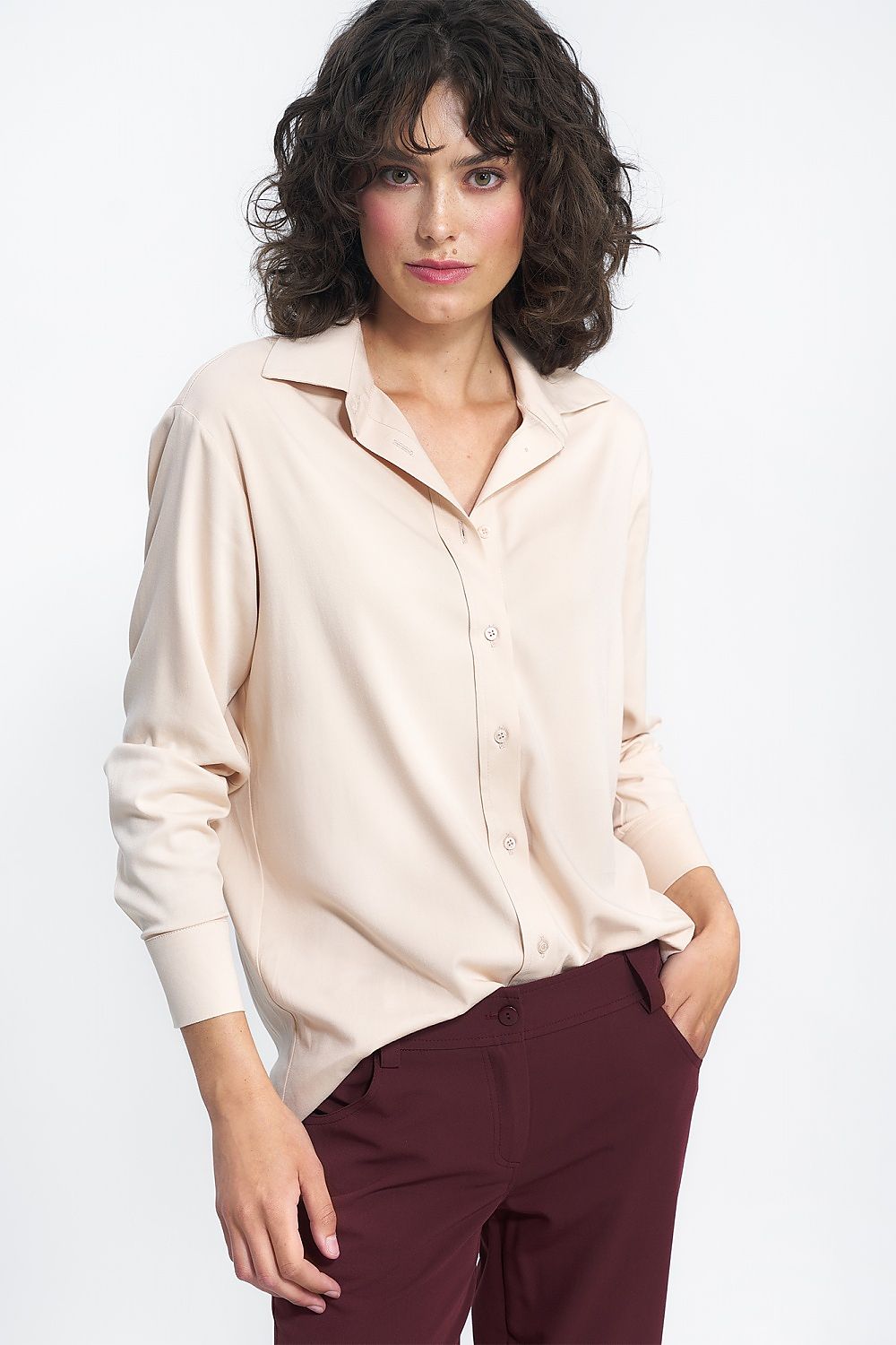 Langermet skjorte Nife til dame fra MS StyleHaven, laget av Viskose, farge beige, størrelse 36, med long ermer, perfekt til casual; dress