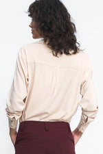Langermet skjorte Nife til dame fra MS StyleHaven, laget av Viskose, farge beige, størrelse 40, med long ermer, perfekt til casual; dress