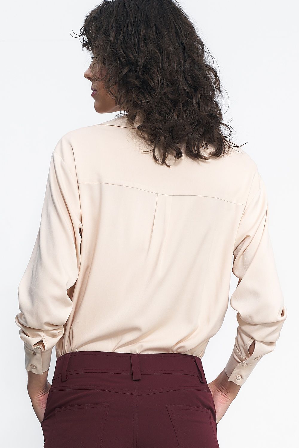 Langermet skjorte Nife til dame fra MS StyleHaven, laget av Viskose, farge beige, størrelse 40, med long ermer, perfekt til casual; dress