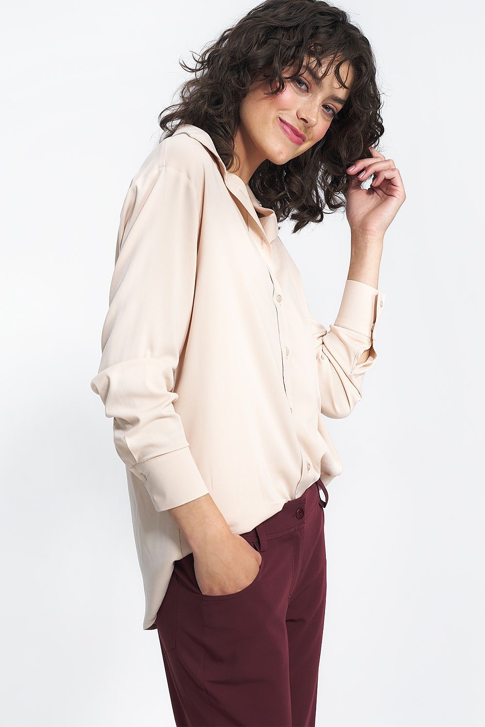 Langermet skjorte Nife til dame fra MS StyleHaven, laget av Viskose, farge beige, størrelse 42, med long ermer, perfekt til casual; dress