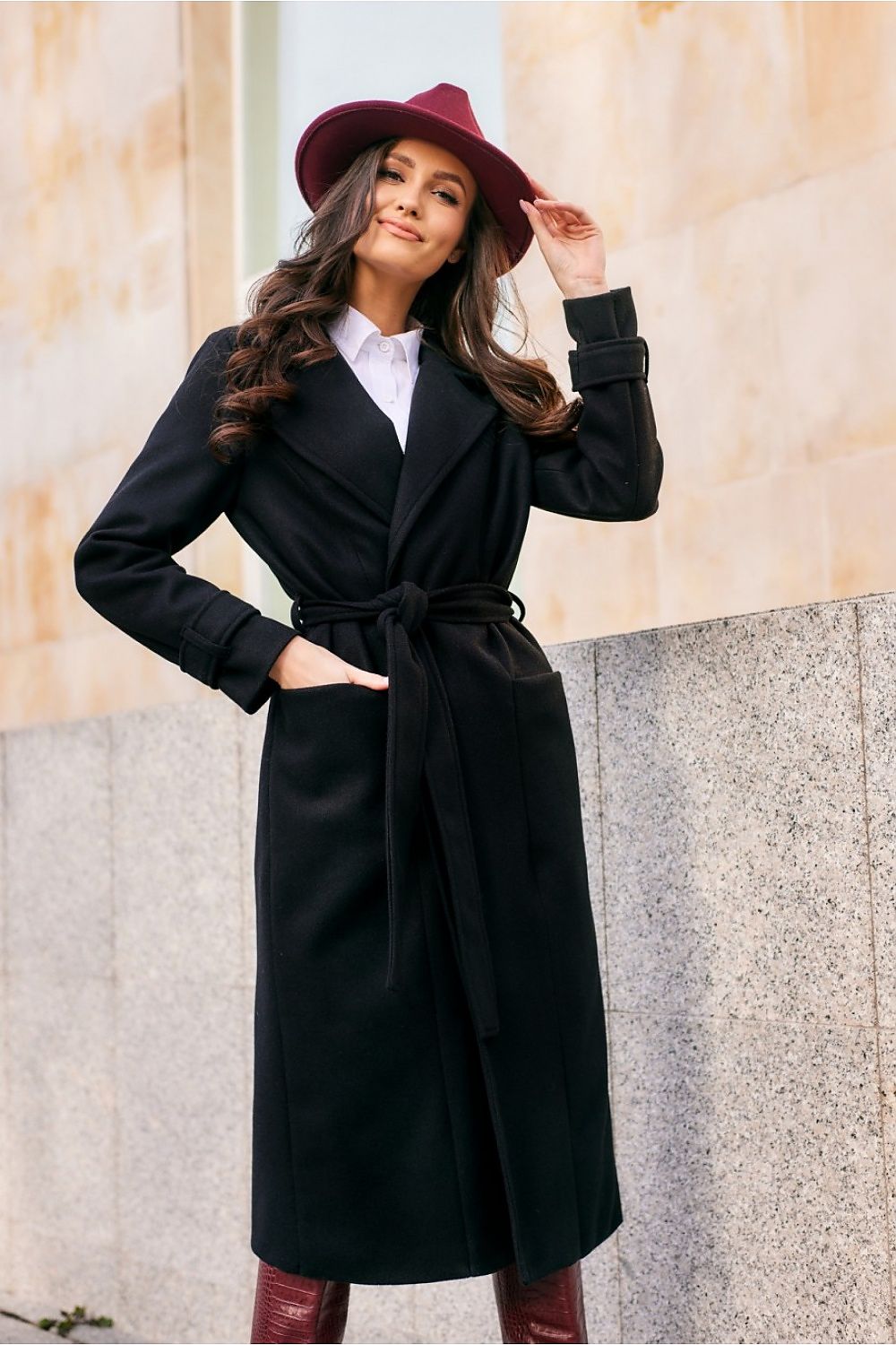 Aurora ullblandet kåpe fra Roco Fashion fra MS StyleHaven, størrelse 42, med long, bukselengde long, kjolelengde maxi, kjolestil sheath