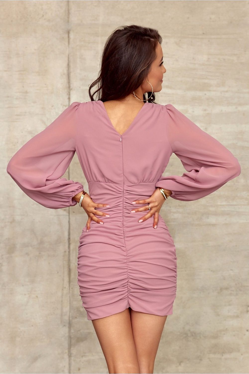 Drapert minikjole med V-utringning – Roco Fashion fra MS StyleHaven, størrelse 36, med long, bukselengde long, kjolelengde mini, kjolestil sheath; a-line