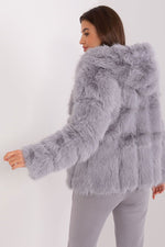 Oppdag vårt utvalg av stilfulle Grå Jakke - AT til dame i ulike størrelser og kvalitetsmaterialer – perfekte til jobb; fritid og alle dager. Rask levering og gode priser hos MS Stylehaven. se mer!