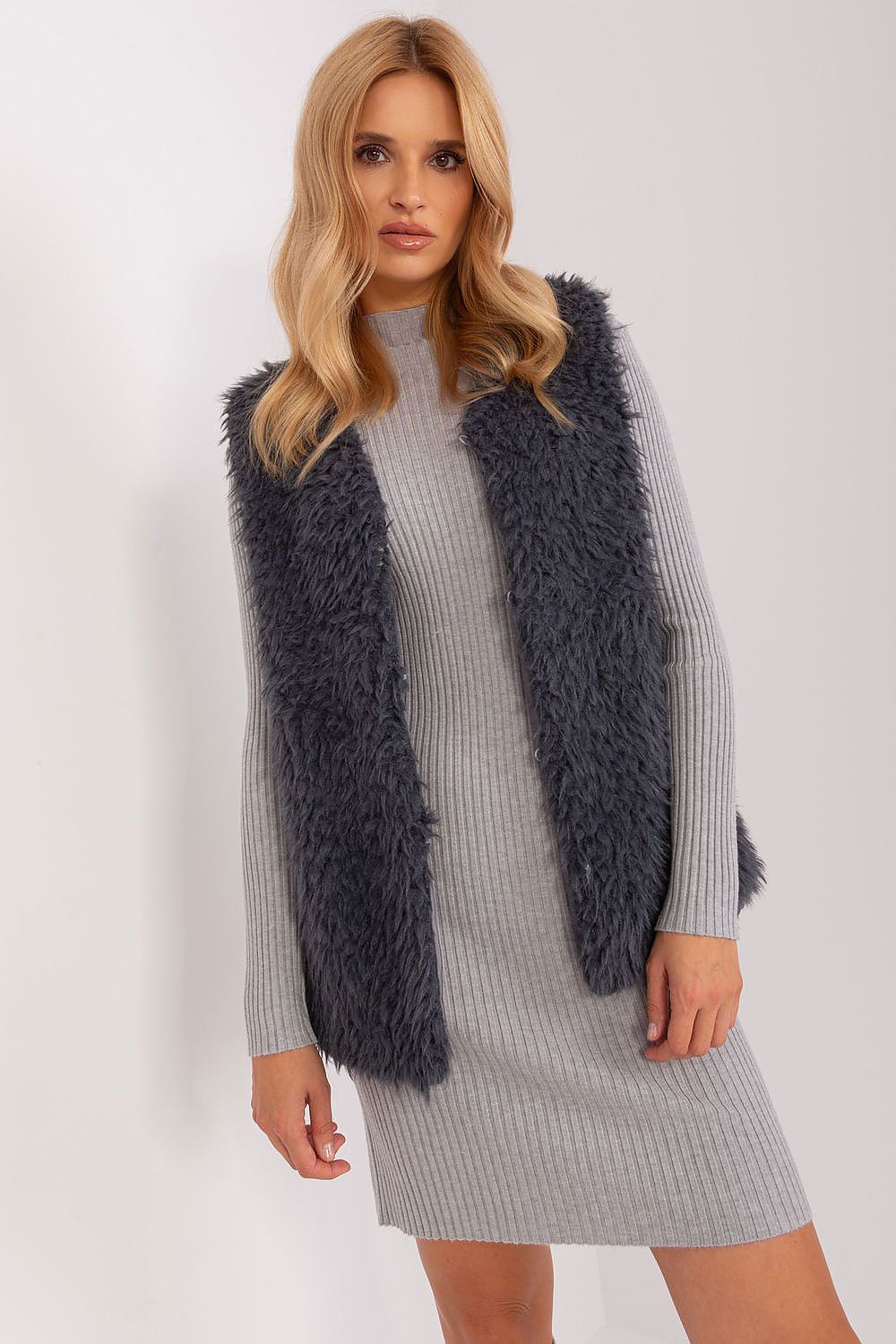 Gilet Och Bella for kvinner fra MS StyleHaven, i fargen svart, størrelse XL ermer